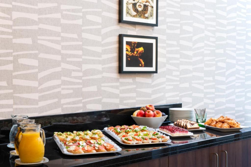 Comida en o cerca de este hotel