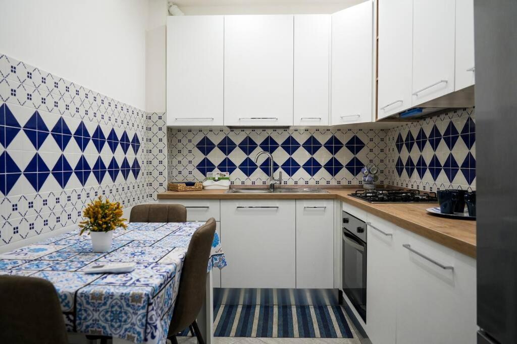 Η κουζίνα ή μικρή κουζίνα στο Guest House Marittima