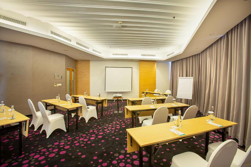 Restaurace v ubytování THE 1O1 Jakarta Sedayu Darmawangsa