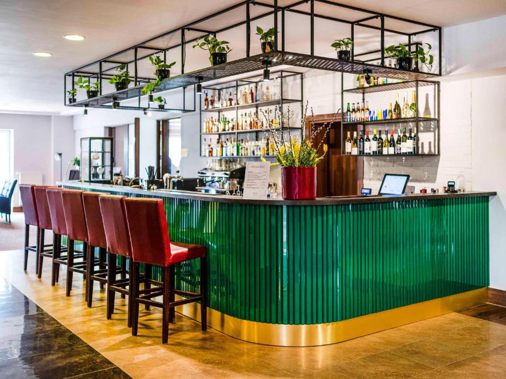 Lounge nebo bar v ubytování Dosłońce Resort Wellness & Farm