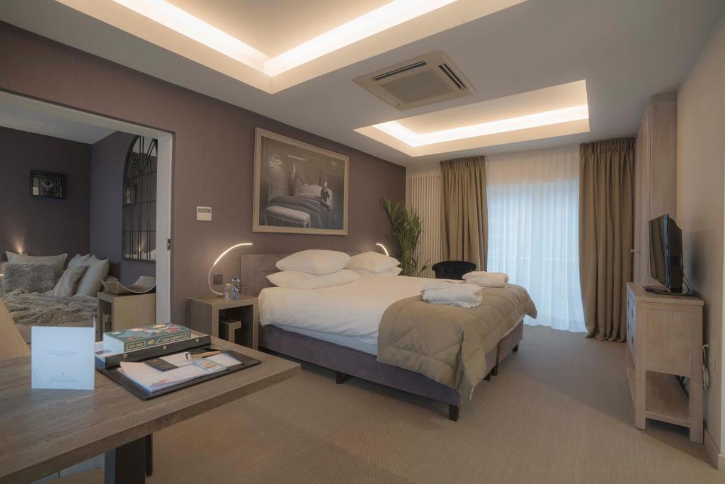 Postel nebo postele na pokoji v ubytování Hotel Lugano