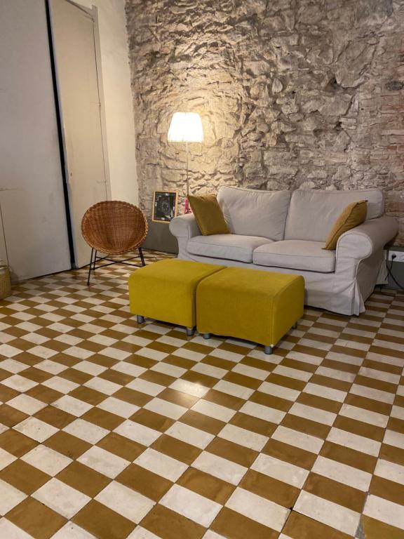 a living room with a couch and a checkered floor at Priçosa Perfect Apart Cyclists&Travellers in Girona