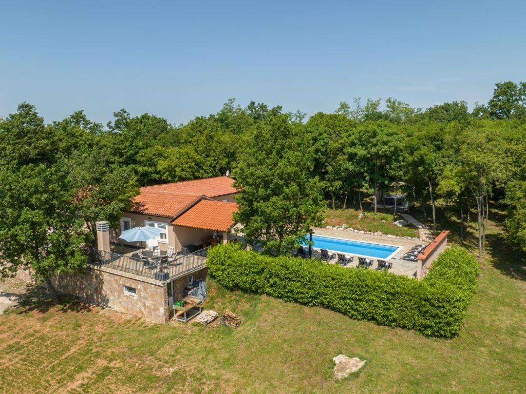 uma vista aérea de uma casa com piscina em Villa St Nikola with jacuzzi and private swimming pool em Ružići