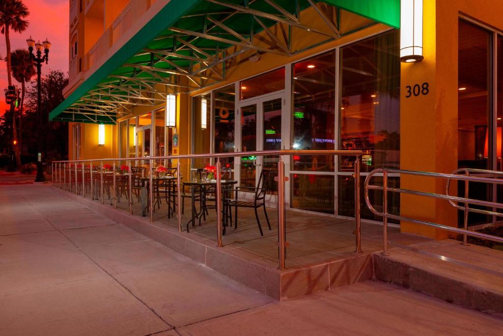 Courtyard by Marriott DeLand Historic Downtown photo