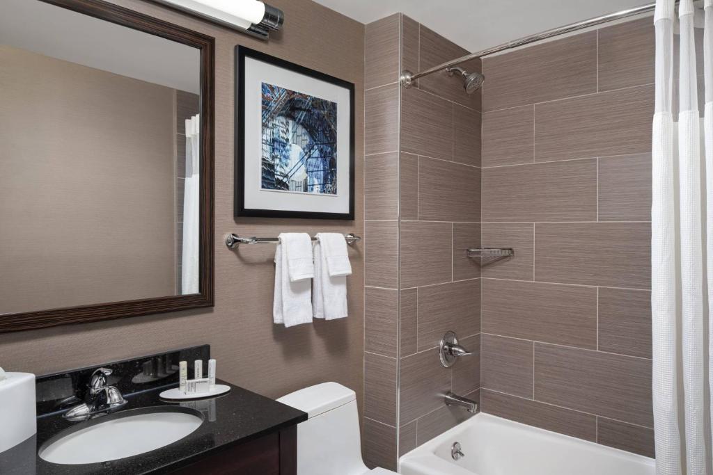 Fairfield Inn & Suites by Marriott New York Staten Island - Guest Room, 1 King