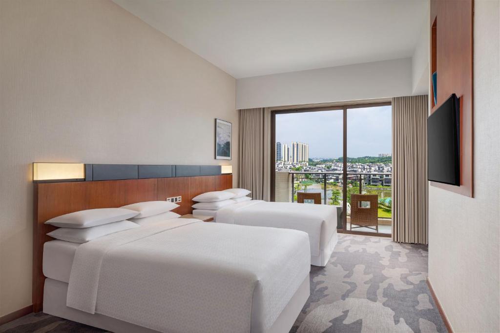 Postel nebo postele na pokoji v ubytování Four Points by Sheraton Guangdong, Heshan