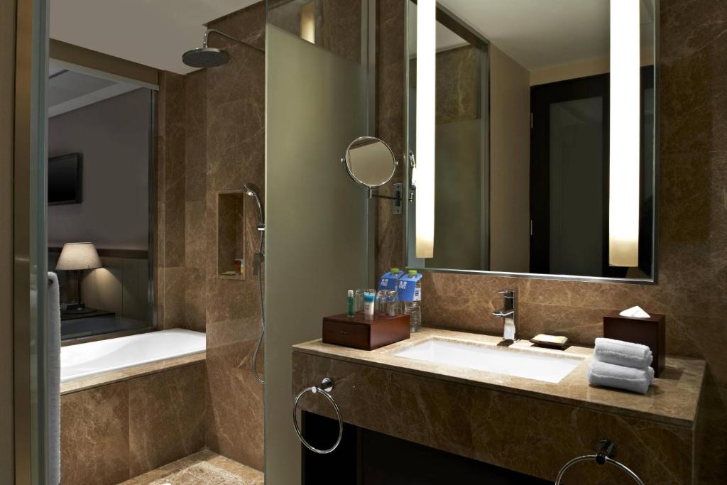 Koupelna v ubytování Four Points by Sheraton Qingdao, West Coast