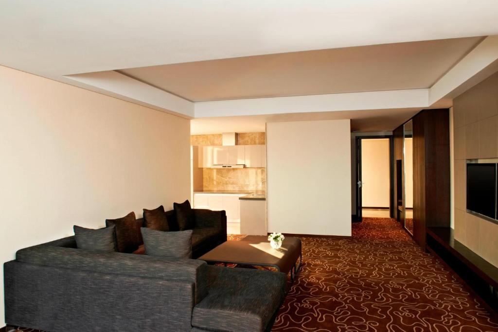 TV a/nebo společenská místnost v ubytování Four Points by Sheraton Qingdao, West Coast