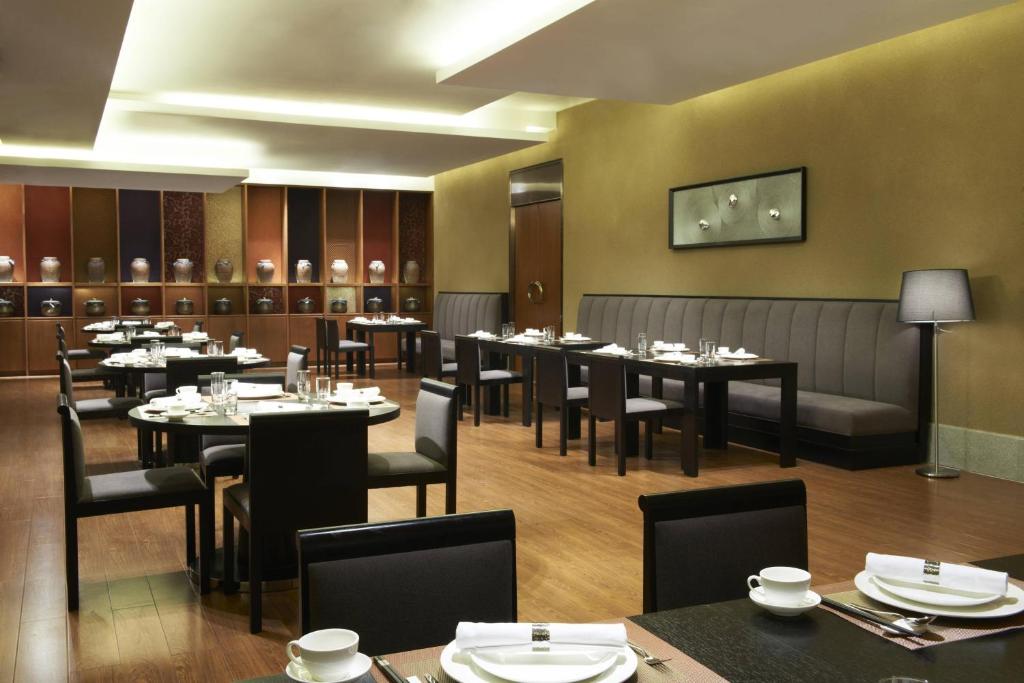Restaurace v ubytování Four Points by Sheraton Qingdao, West Coast