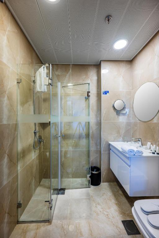 Koupelna v ubytování Golden Walls Hotel
