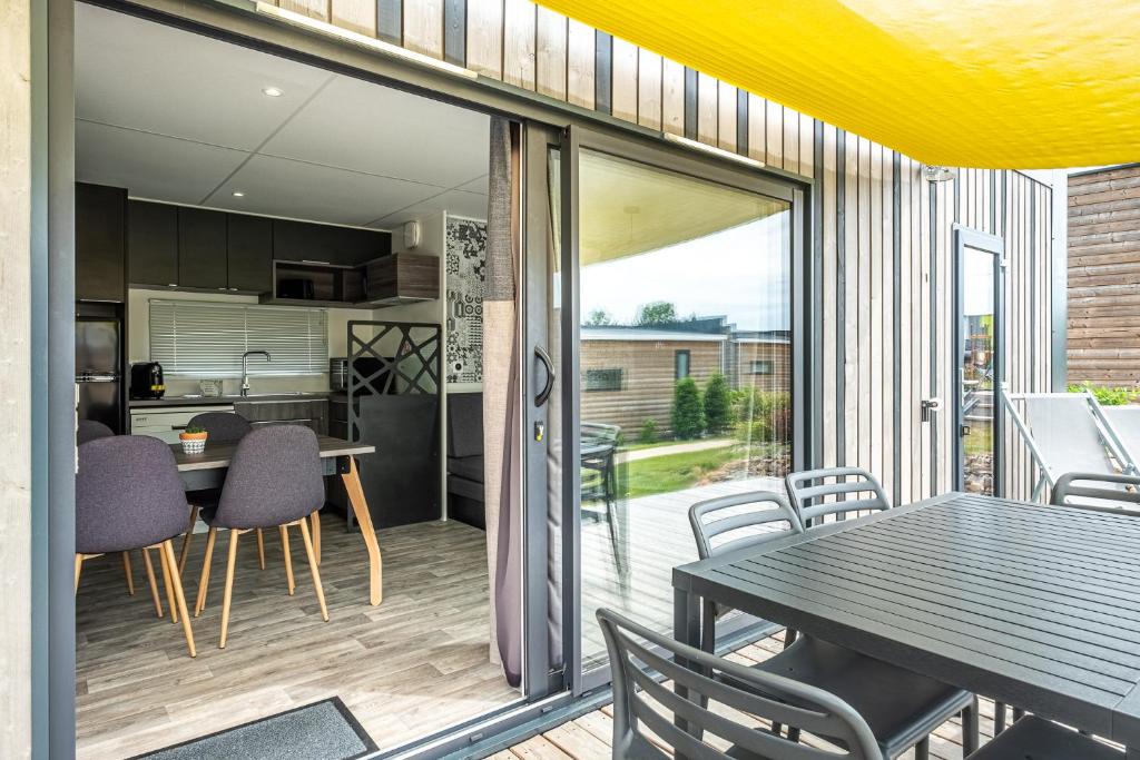The Originals City, Ax Hotel, La Châtaigneraie - Two-Bedroom Lodge
