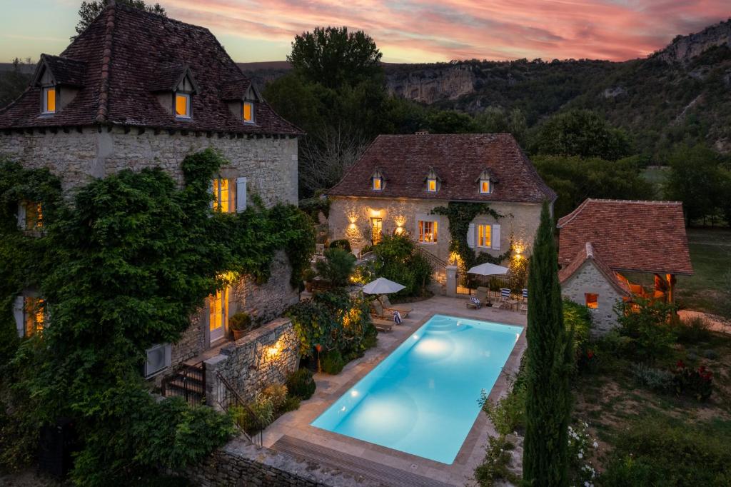 Pemandangan kolam renang di Le Moulin sur Célé - Luxury Villa with Private Pool atau berdekatan