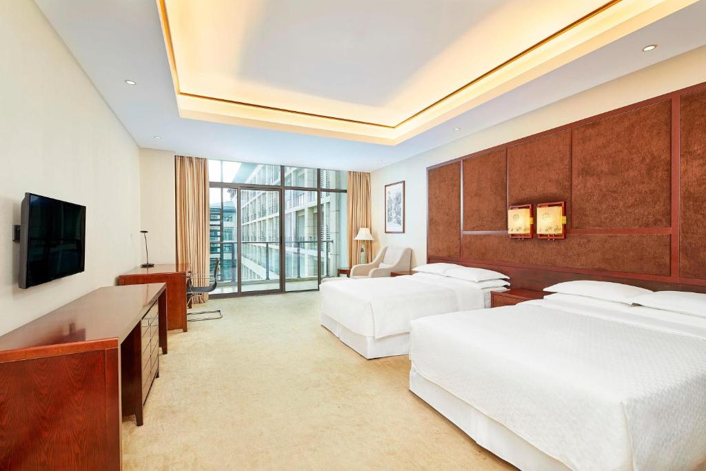 Postel nebo postele na pokoji v ubytování Four Points by Sheraton Danzhou