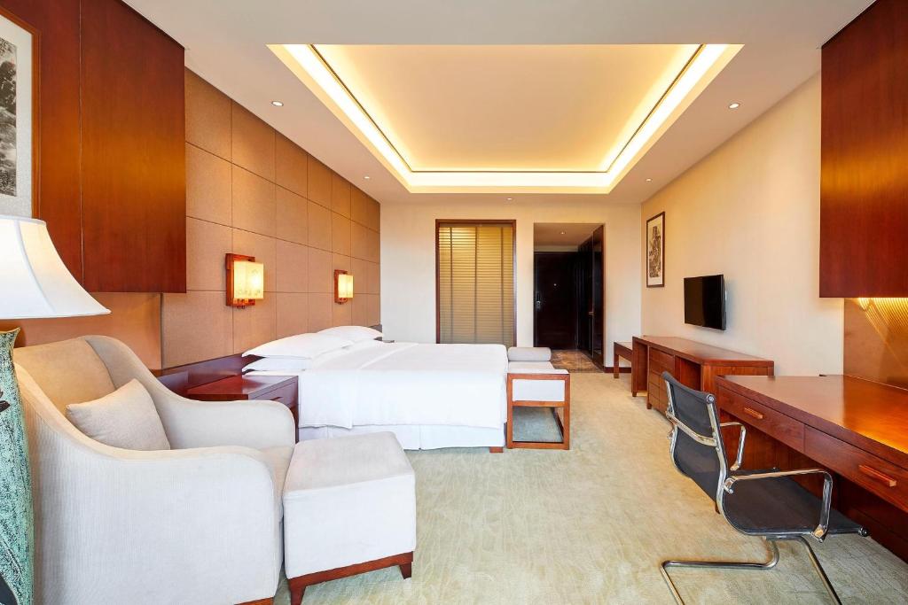 TV a/nebo společenská místnost v ubytování Four Points by Sheraton Danzhou
