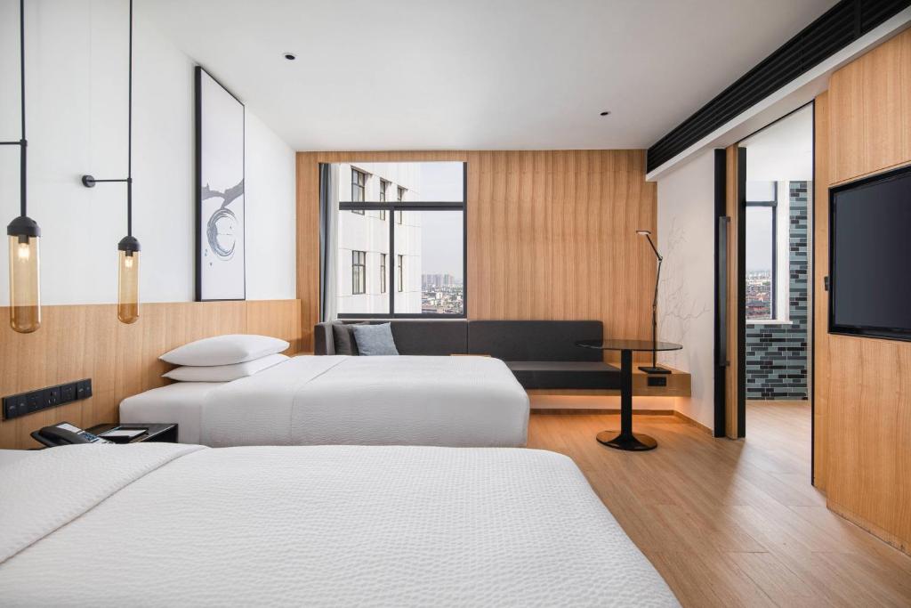 Postel nebo postele na pokoji v ubytování Fairfield by Marriott Jingzhou
