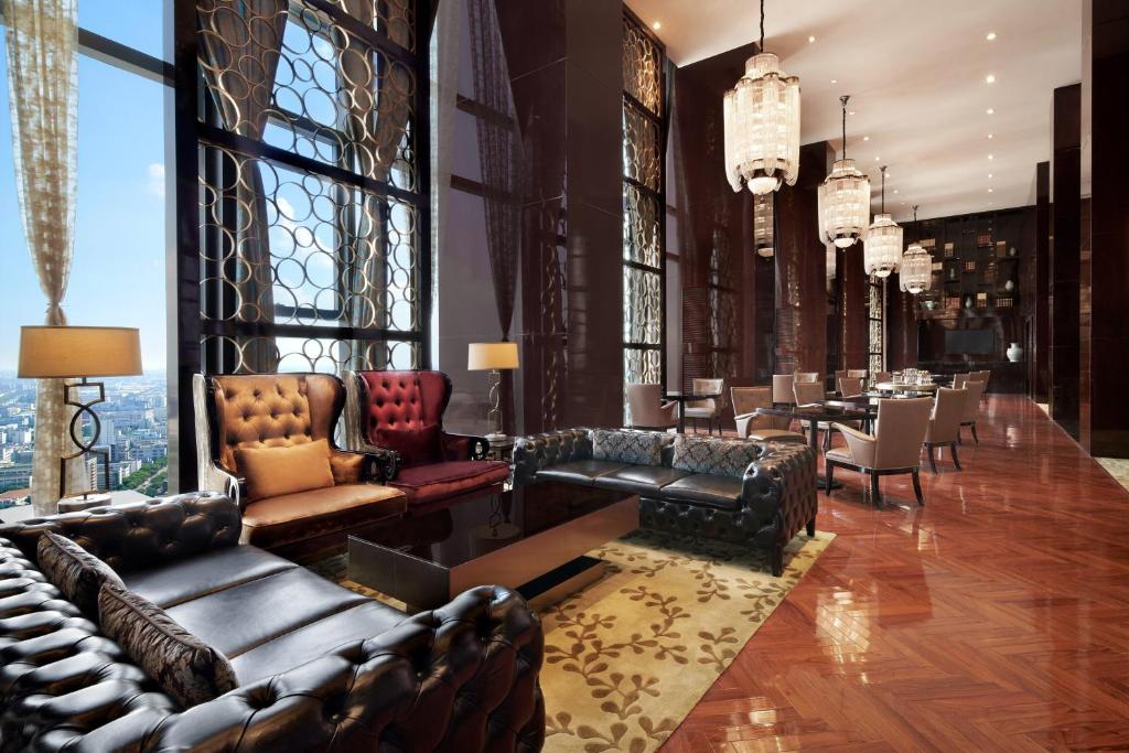 Posezení v ubytování Sheraton Shanghai Waigaoqiao Hotel