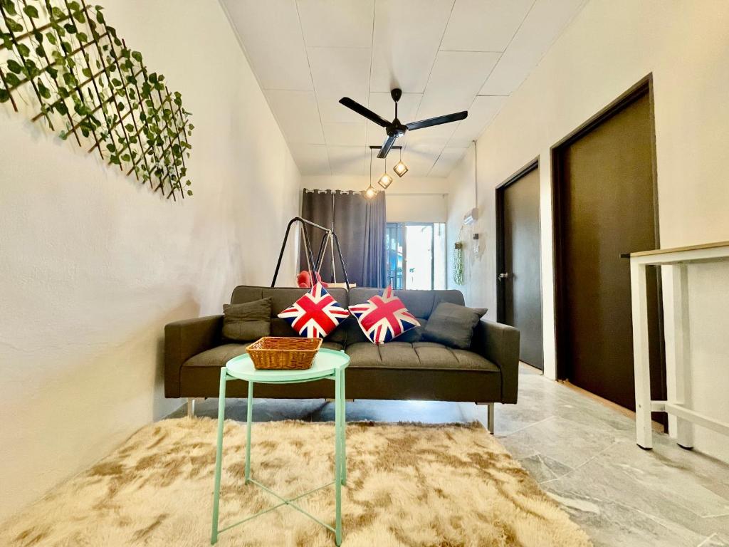 a living room with a couch and a table at Home41#4pax#Netflix#NearAeonAlma#BM#5kmtoIconicPoint in Bukit Mertajam