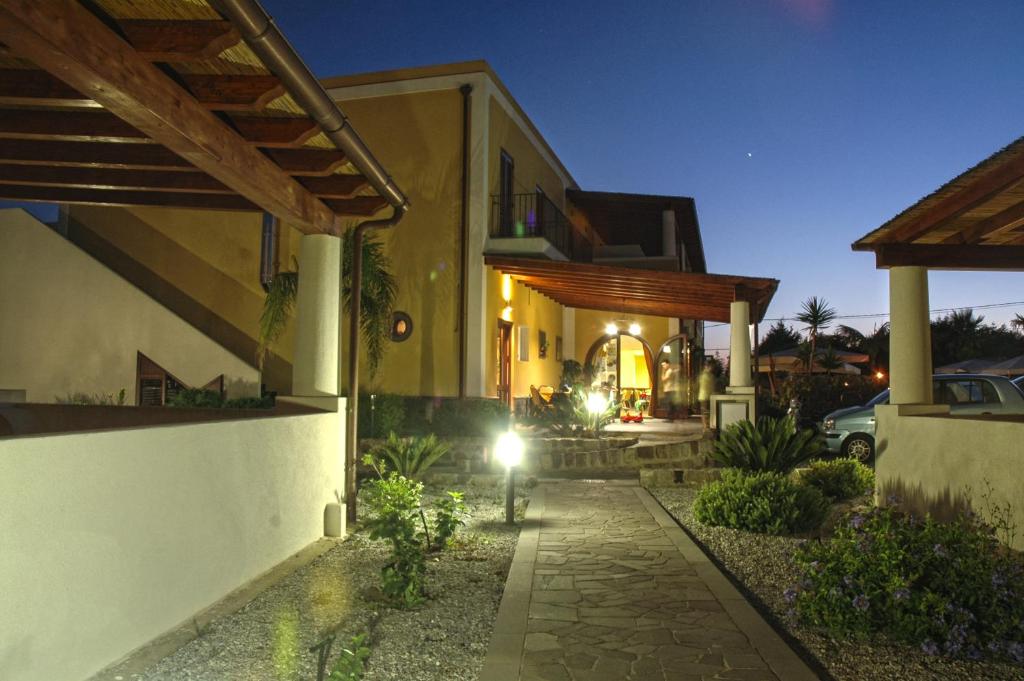 Budova, kde se aparthotel nachází