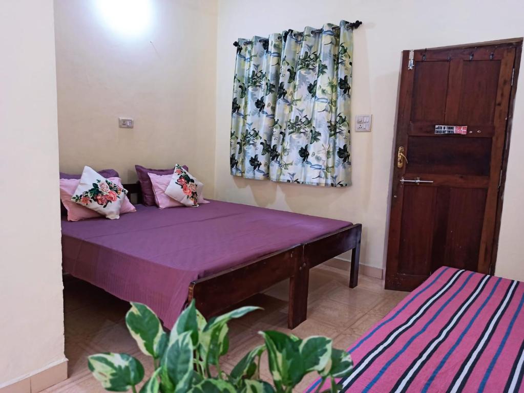 Postel nebo postele na pokoji v ubytování Anjunapalms GuestHouse