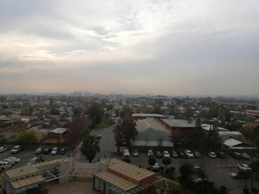 an aerial view of a city with a parking lot at Amplió, cómodo y amoblado departamento, La Florida in Santiago
