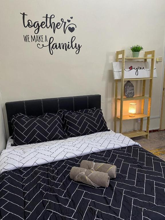Postel nebo postele na pokoji v ubytování Tulip Hijau Homestay - Bukit Beruntung - 4Bedrooms