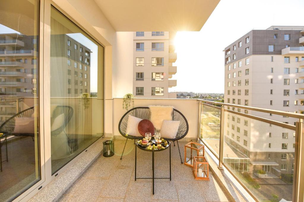 Ultimate Living Experience - Modern Accommodation & Free Parking near Romexpo - Appartement Met Balkon