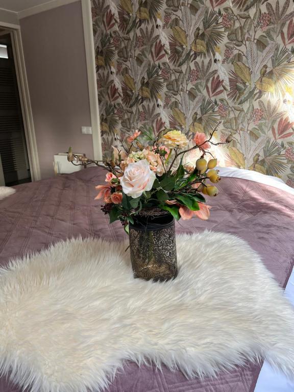 Postel nebo postele na pokoji v ubytování La Dolce Vita Suites