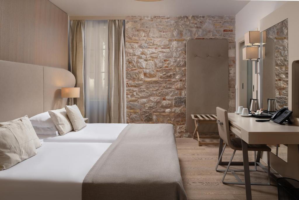 Postel nebo postele na pokoji v ubytování Art Hotel Kalelarga