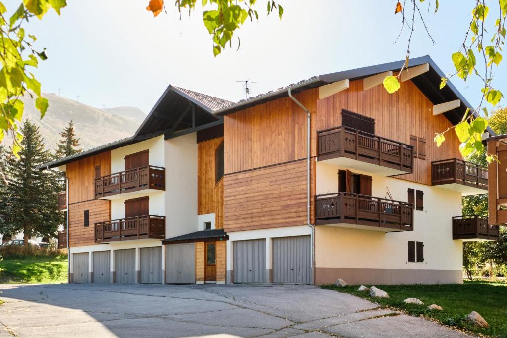 a building with garages and balconies on it at 2 Alpes - appartement 2-4 pers in Les Deux Alpes