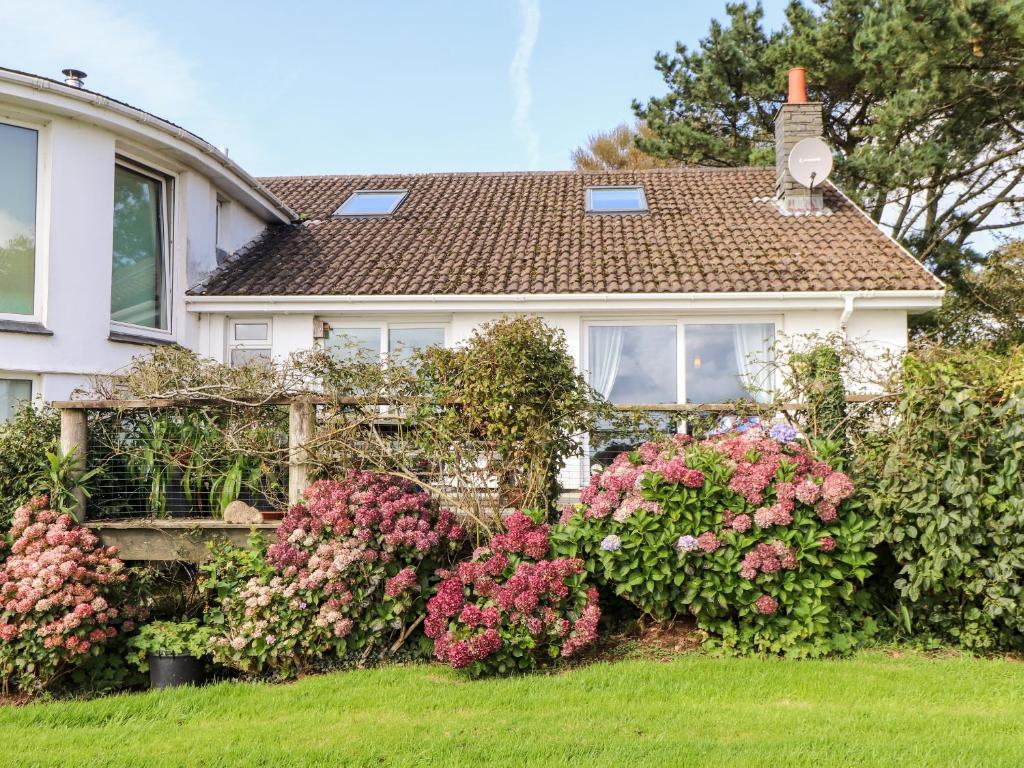 Little Roskrow, Penryn (updated prices 2024)