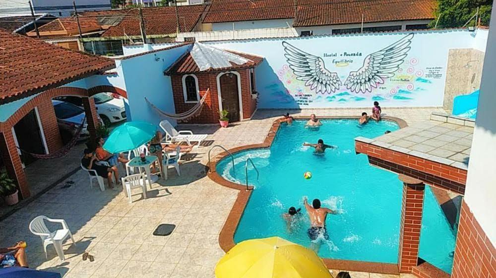 Hostel&Pousada Equilíbrio veya yakınında bir havuz manzarası
