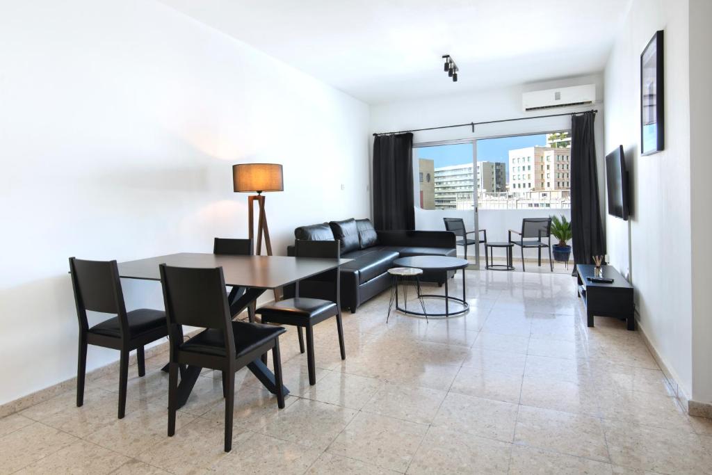 TV a/nebo společenská místnost v ubytování Urban Condo 10 - 2 Bdr