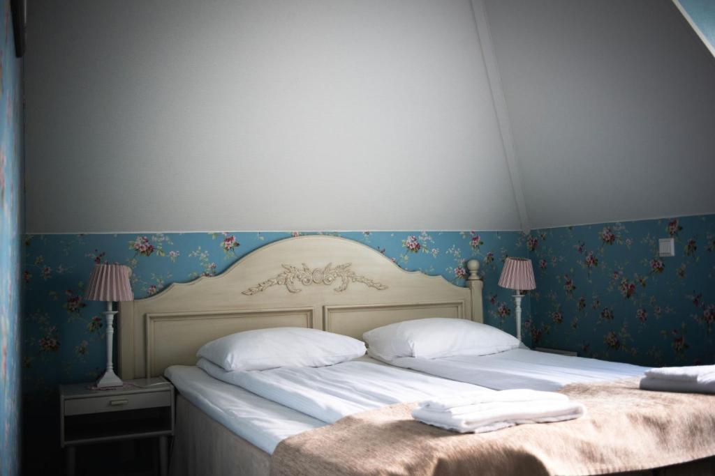 Postel nebo postele na pokoji v ubytování Hotel Tanum Gestgifveri