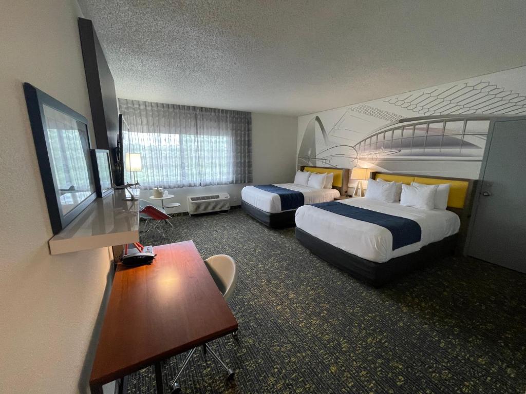 Saint Louis Airport Hotel - Large Double Room