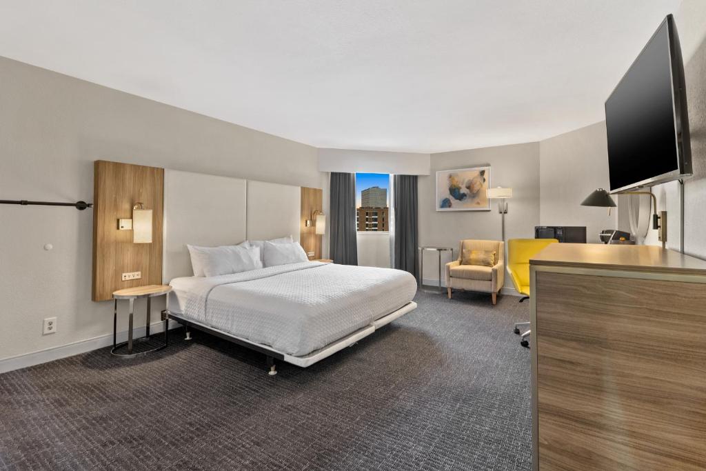 Crowne Plaza Houston Med Ctr-Galleria Area by IHG photo