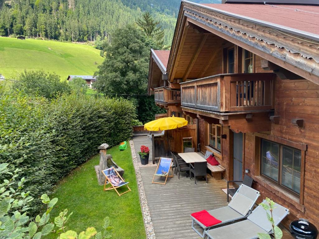 an outdoor patio with a table and chairs on a house at Alpenchalets Waldheim in Finkenberg