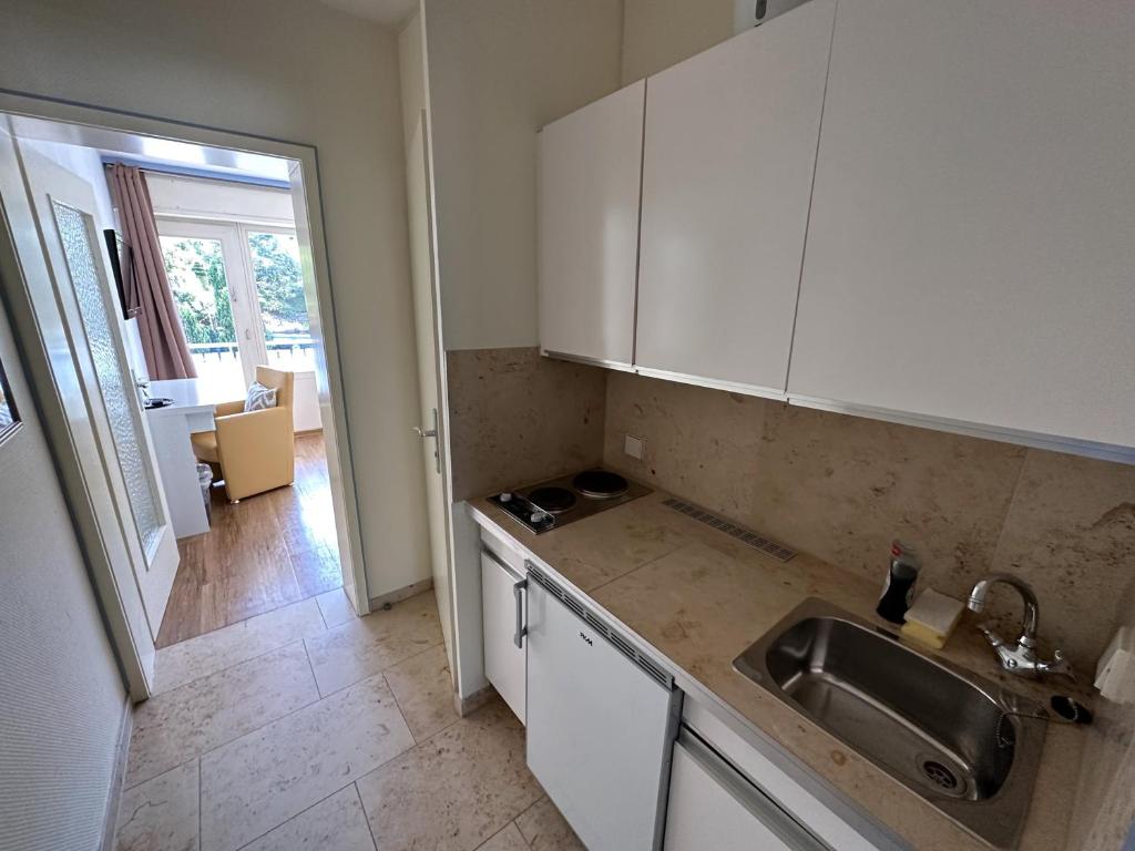 Kuchyň nebo kuchyňský kout v ubytování Hotel Sonnenhof Garni