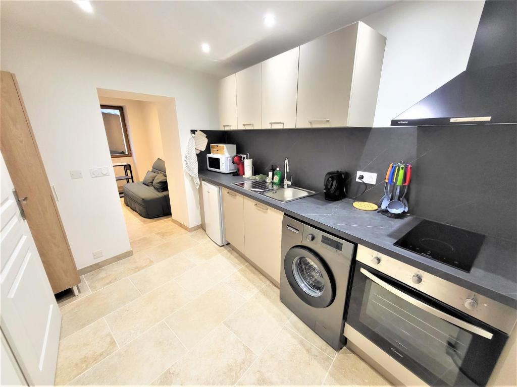 Photo de la galerie de l'établissement T2 RDC neuf/wifi/centre village, à Castellane