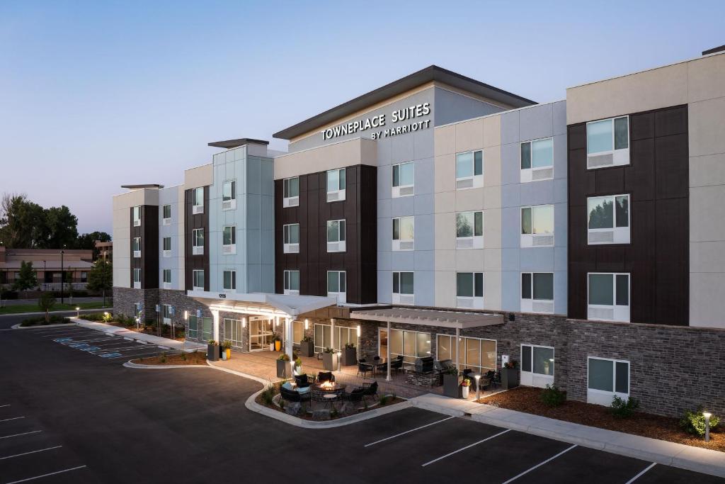 une image de l'entrée d'un hôtel dans l'établissement TownePlace Suites by Marriott Denver North Thornton, à Thornton