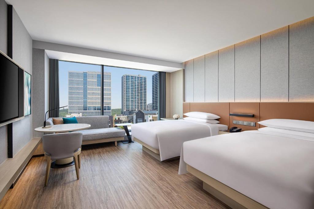 Courtyard by Marriott Jiangyin - Luxe Tweepersoonskamer Met Twee Tweepersoonsbedden