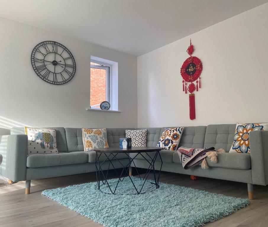 a living room with a couch and a table at New Comfy Family Friendly home in Canterbury in Sturry