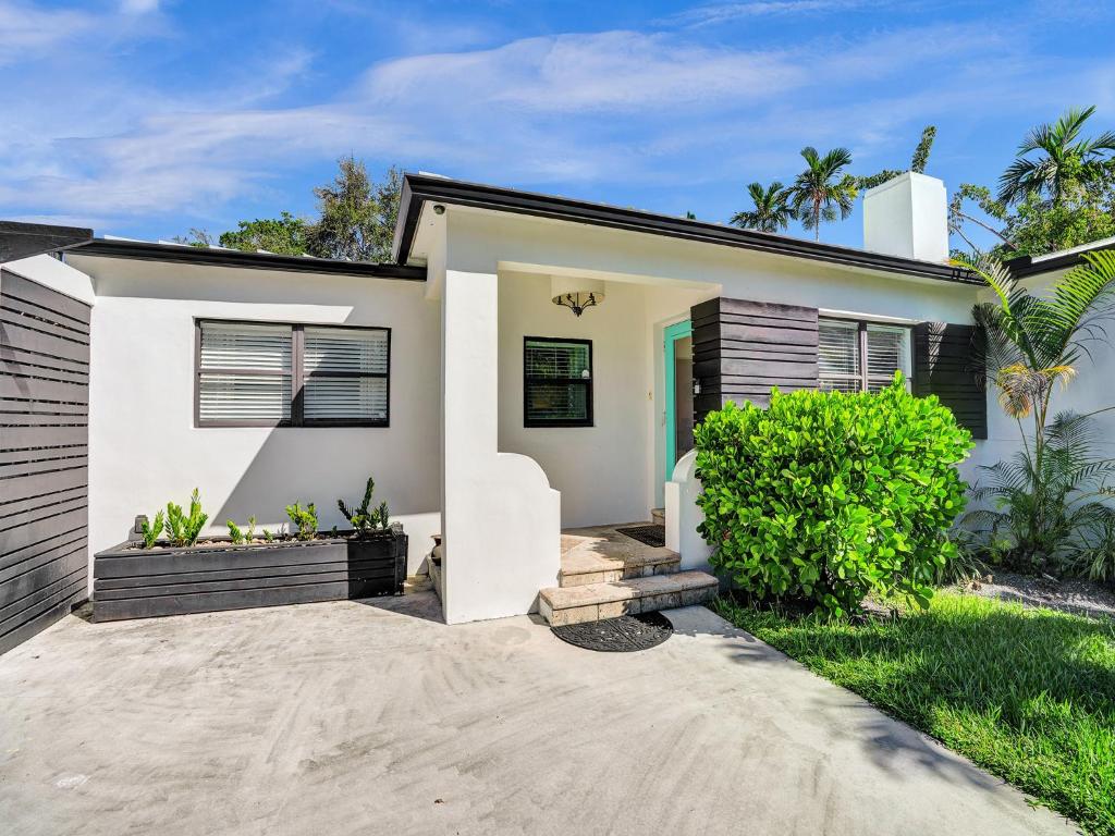 a house with a driveway in front of it at 10 Mins to South Beach Miami 4 Bedroom Villa in Miami