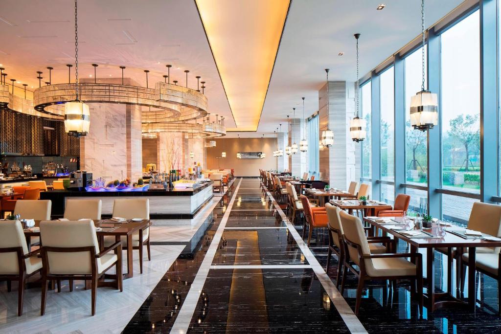 Restaurace v ubytování Sheraton Langfang Chaobai River Hotel