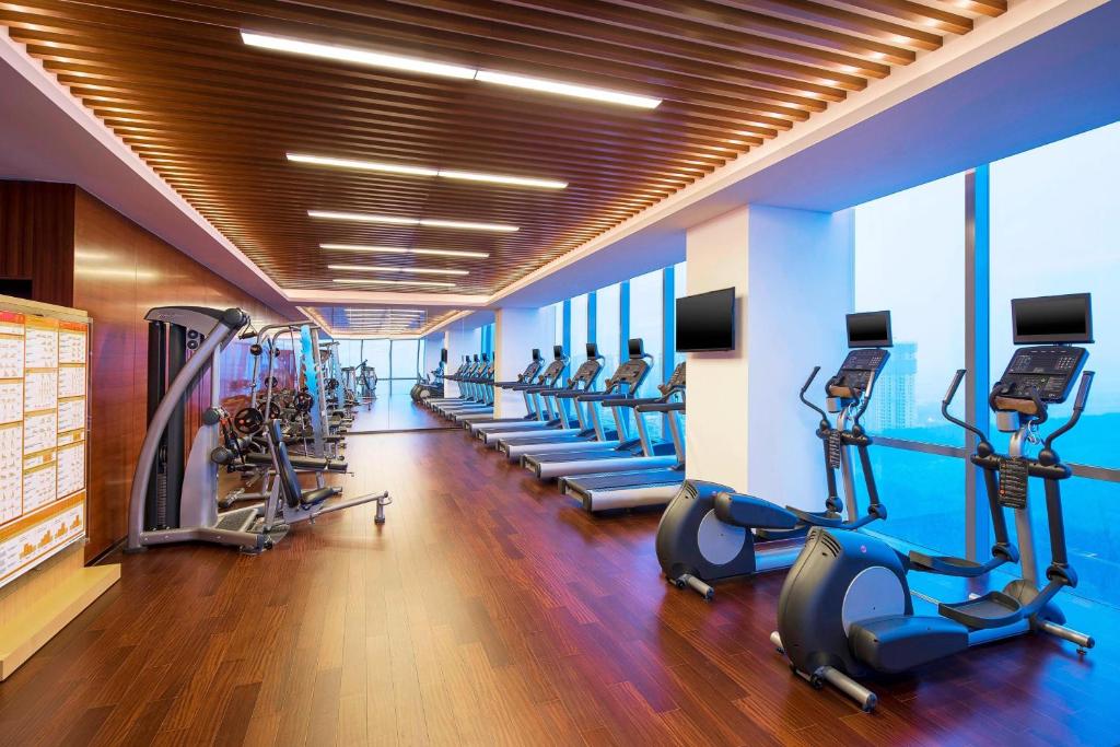 Fitness centrum a/nebo fitness zařízení v ubytování Sheraton Langfang Chaobai River Hotel