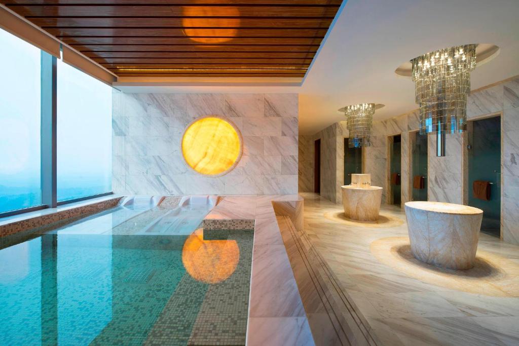 Bazén v ubytování Sheraton Langfang Chaobai River Hotel nebo v jeho okolí