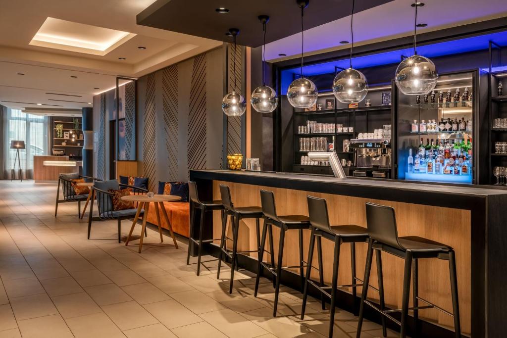 Lounge nebo bar v ubytování Courtyard by Marriott Cologne