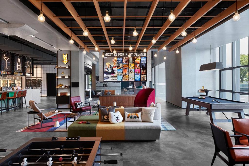 Posezení v ubytování Moxy Shanghai Hongqiao NECC