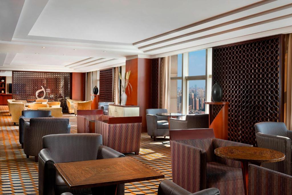 Posezení v ubytování Sheraton Dongguan Hotel