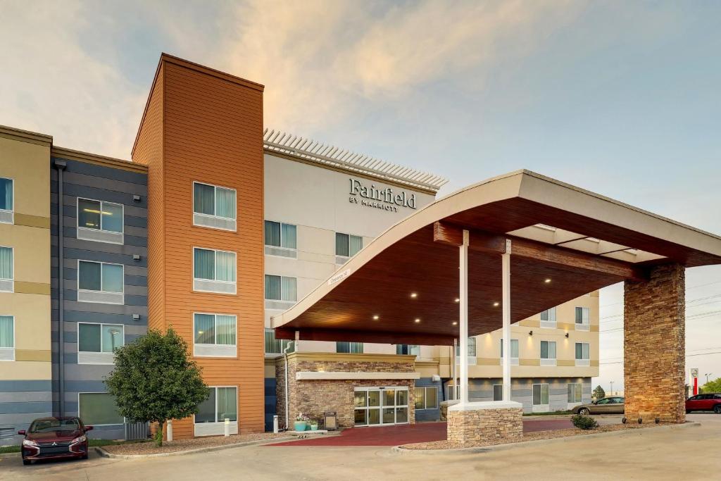 Fairfield Inn and Suites Hutchinson photo