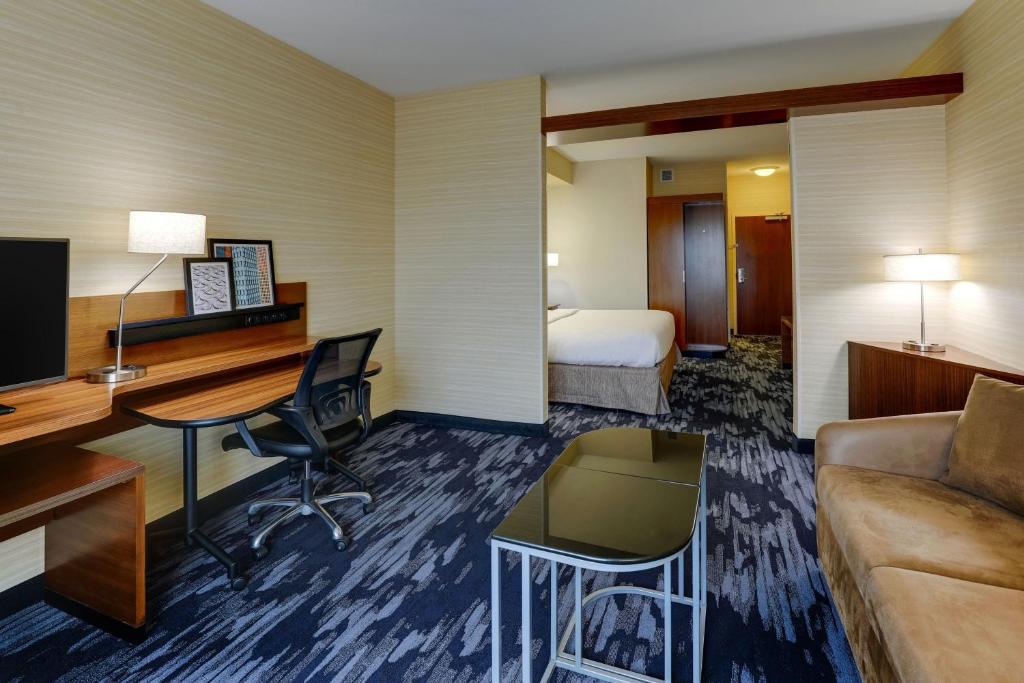 Fairfield Inn and Suites Hutchinson photo